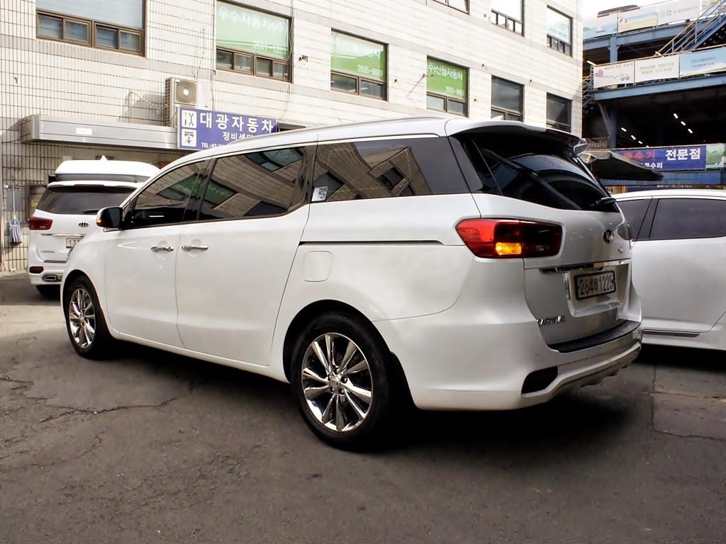 KIA Carnival - Vista 6