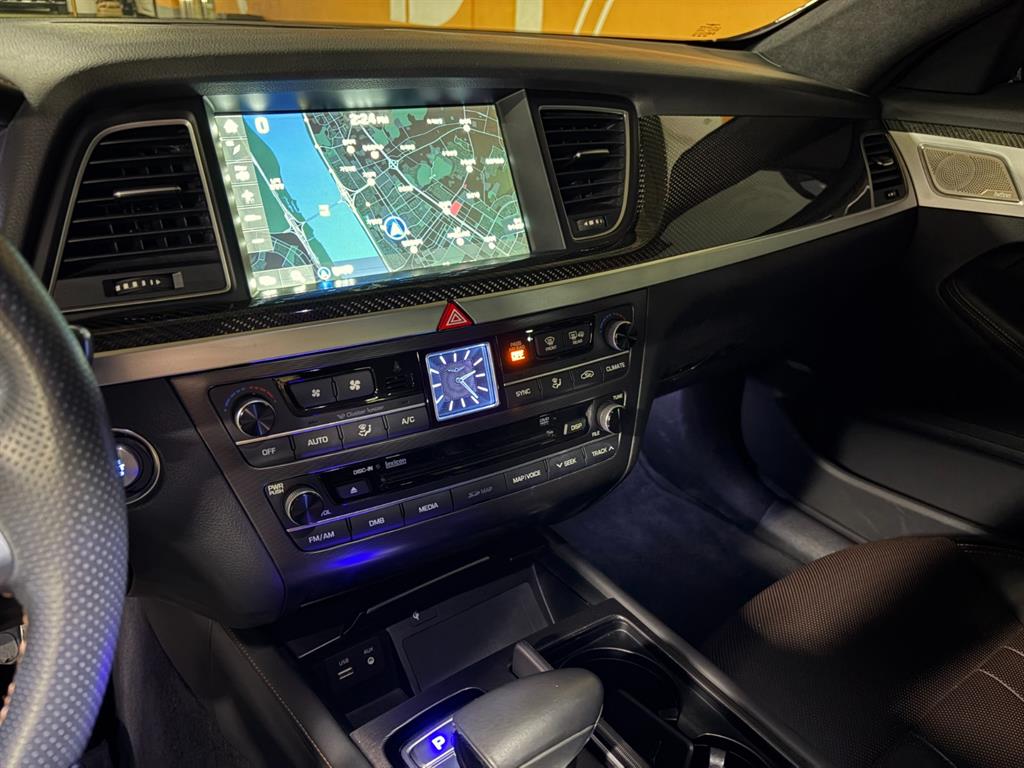 Genesis G80 - Vista 10