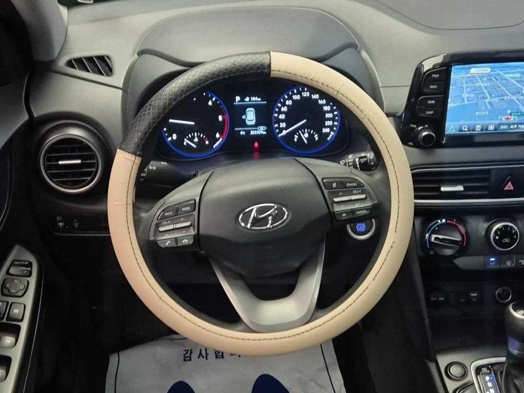 HYUNDAI Kona - Vista 9