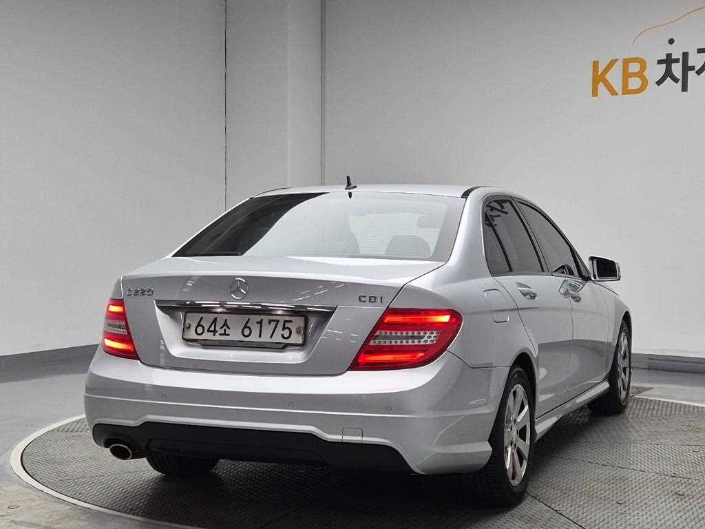 Mercedes Benz C Class - Vista 3