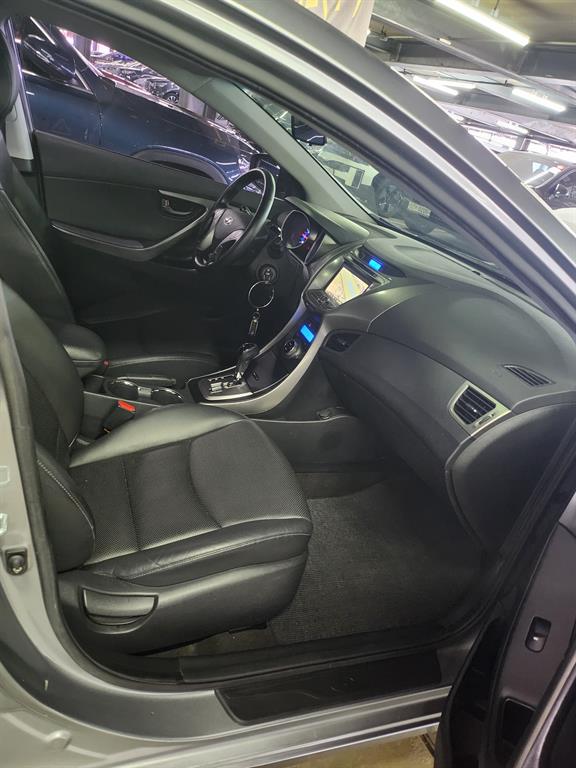 HYUNDAI Avante - Vista 7