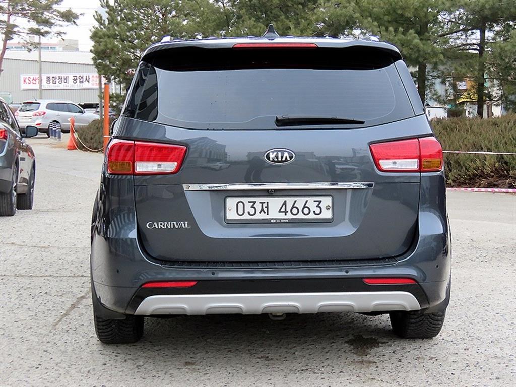 KIA Carnival - Vista 4