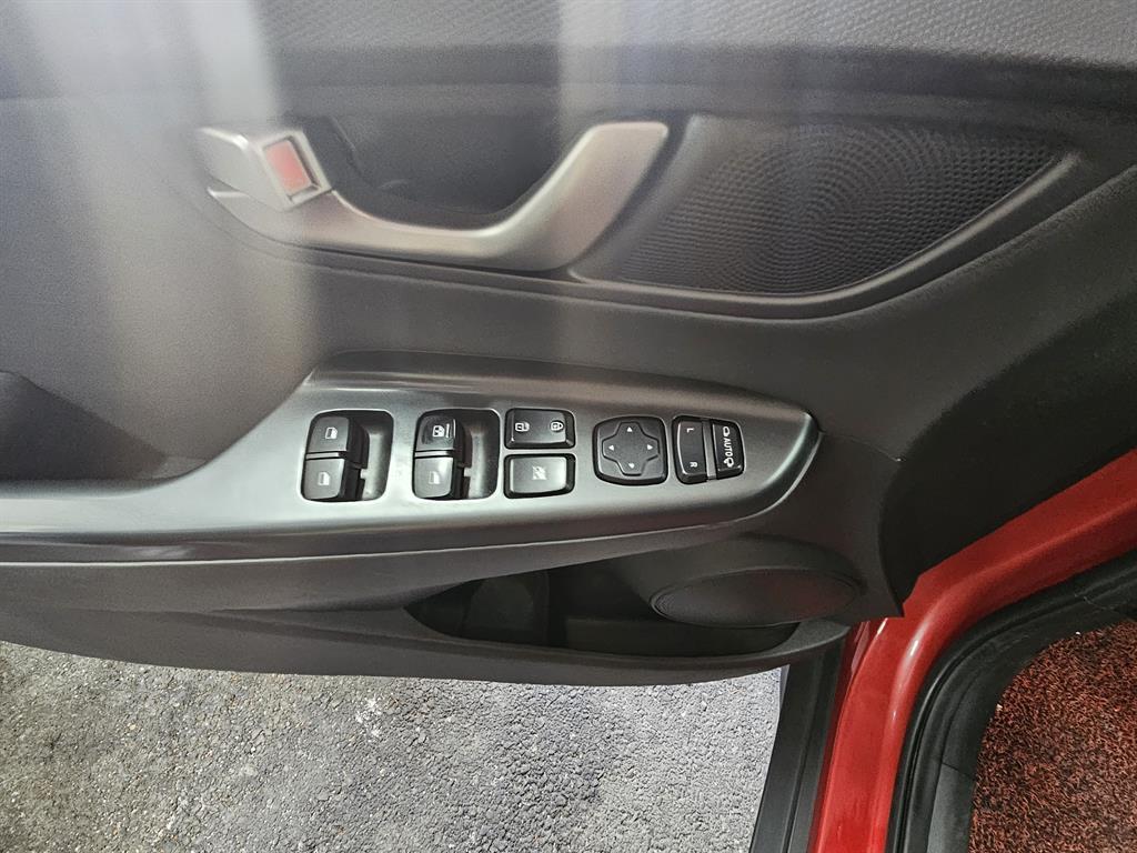 HYUNDAI Kona - Vista 12