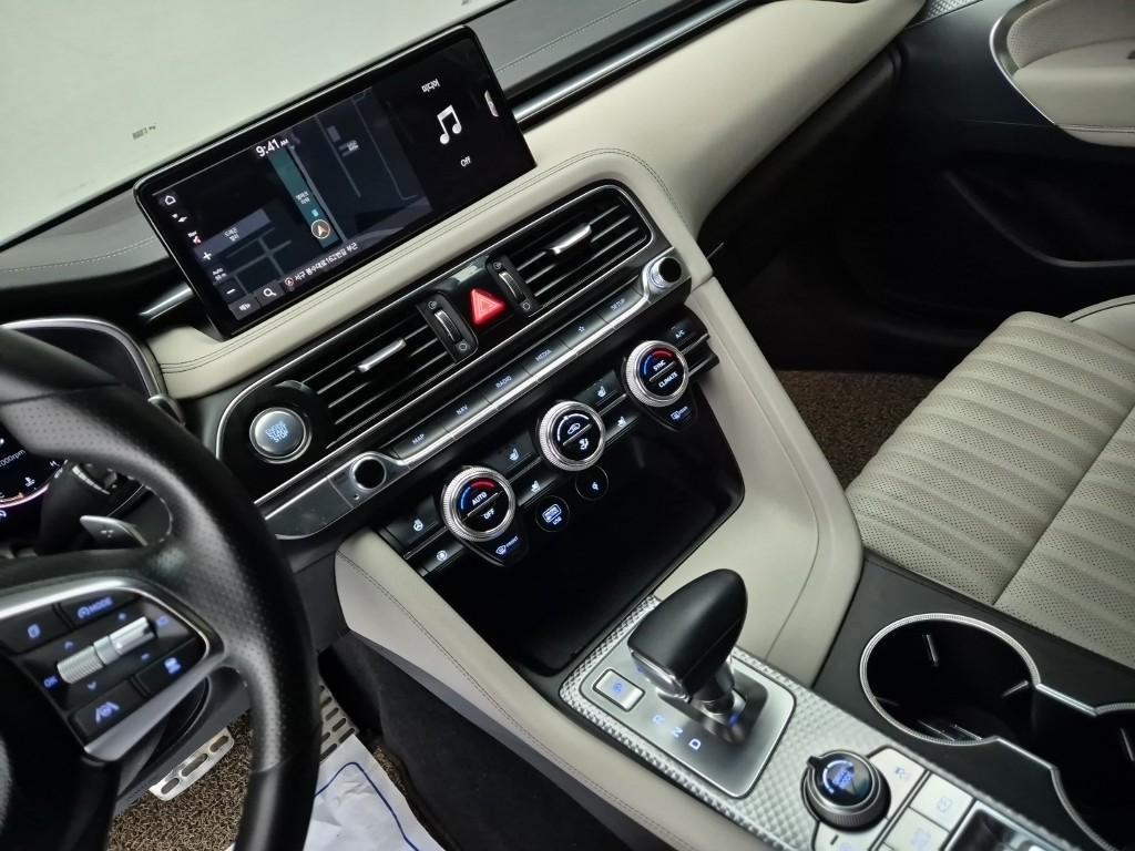 Genesis G70 - Vista 10