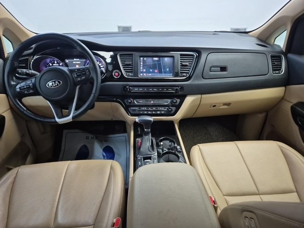 KIA Carnival - Vista 7