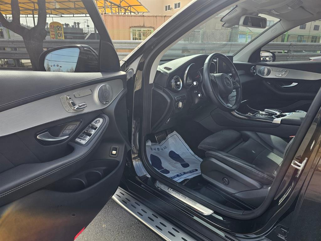 Mercedes Benz GLC Class - Vista 9