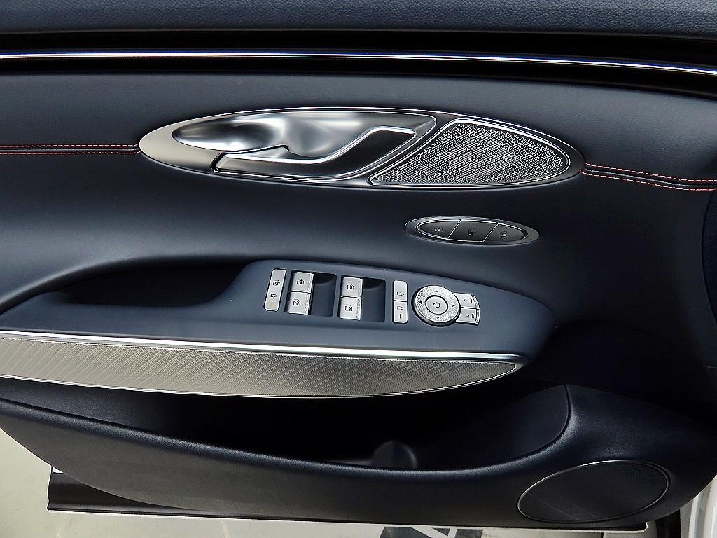 Genesis GV70 - Vista 11