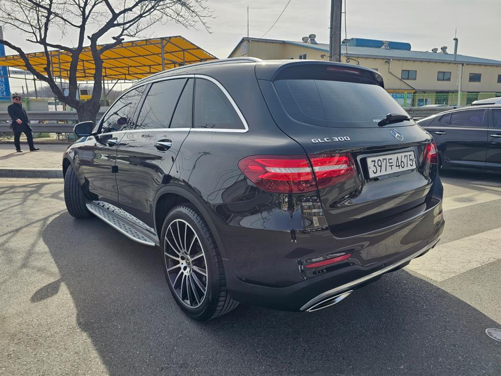 Mercedes Benz GLC Class - Vista 4