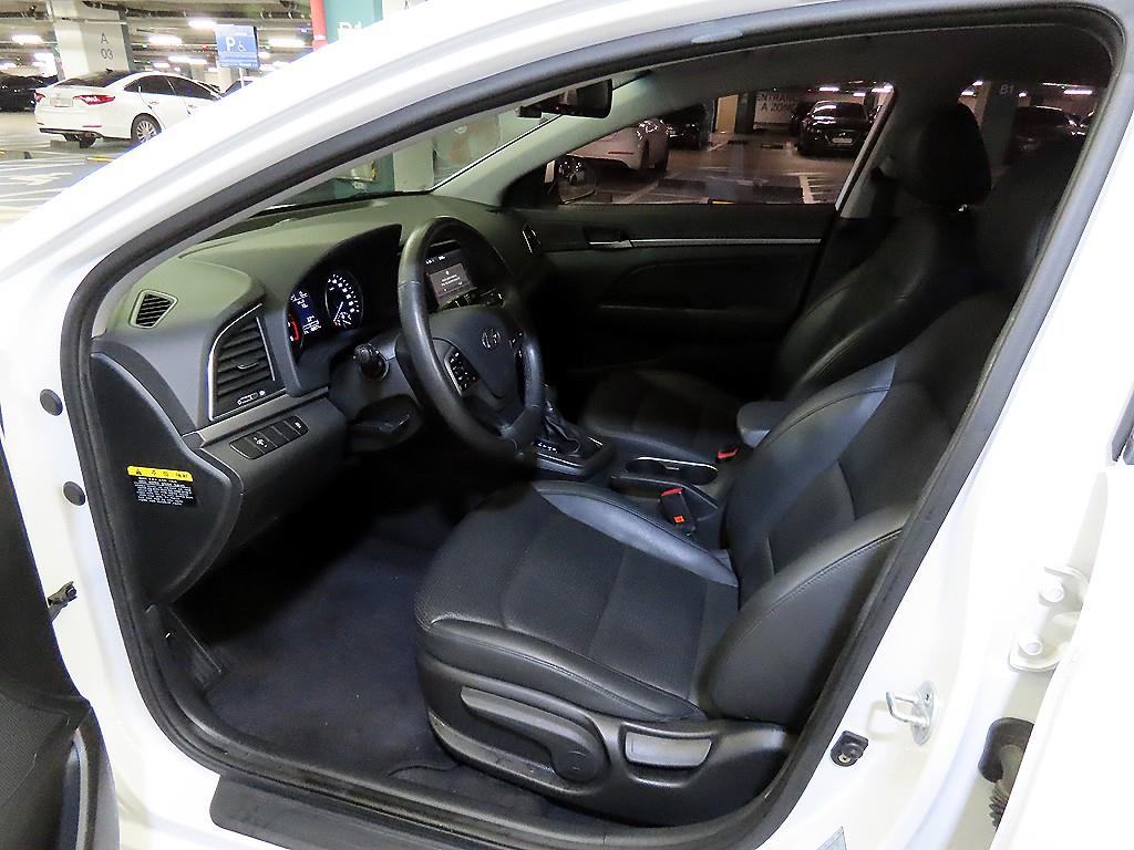 HYUNDAI Avante - Vista 6