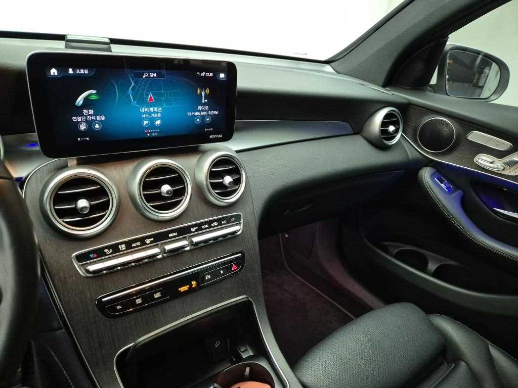 Mercedes Benz GLC Class - Vista 10