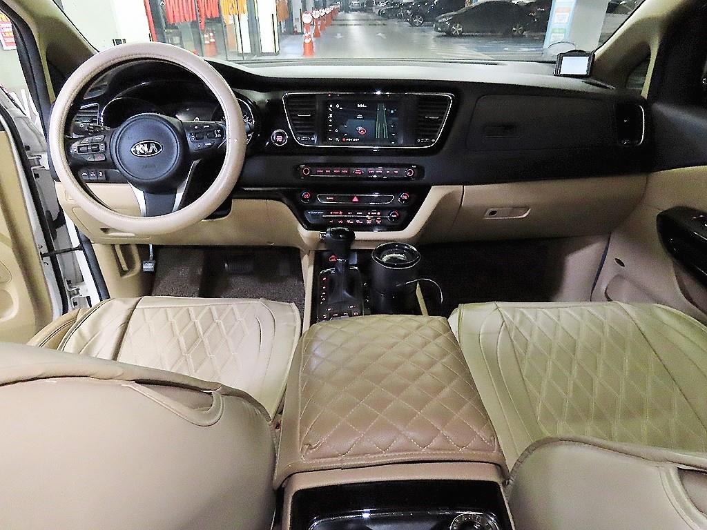 KIA Carnival - Vista 10