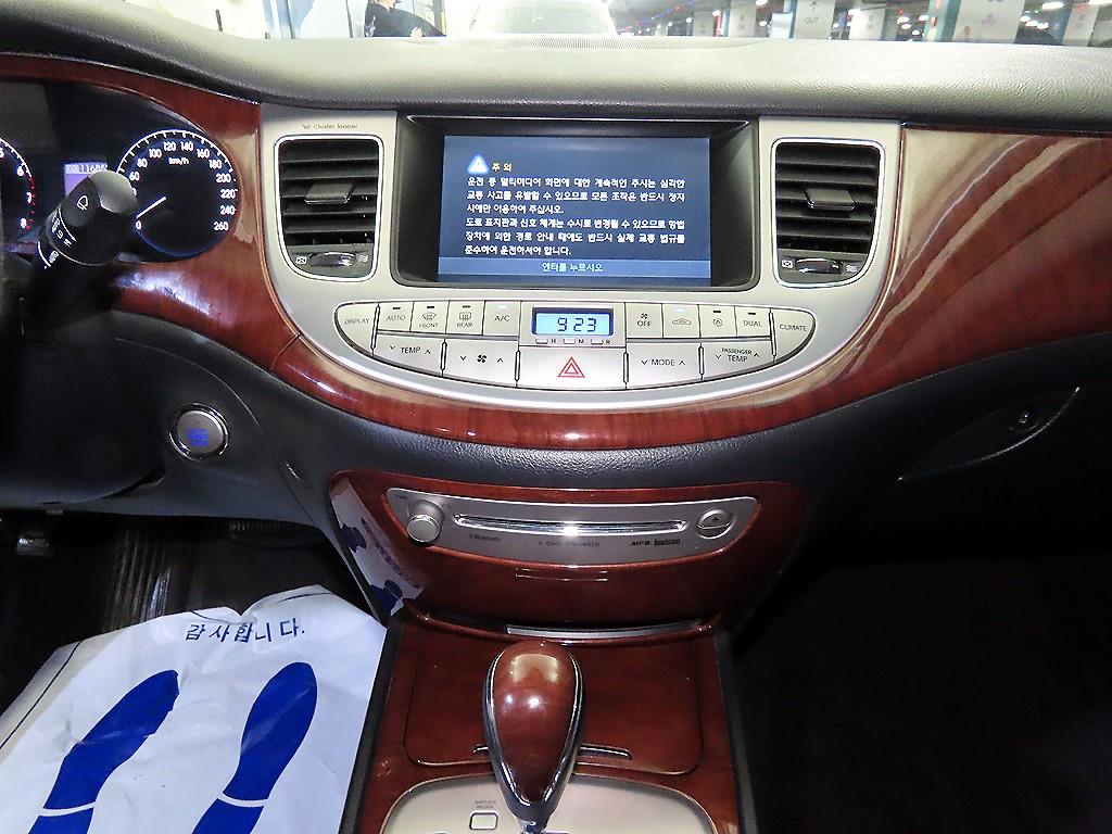 HYUNDAI Genesis - Vista 11