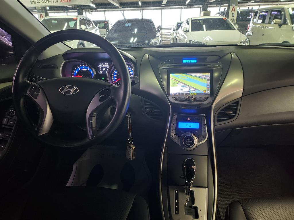 HYUNDAI Avante - Vista 6