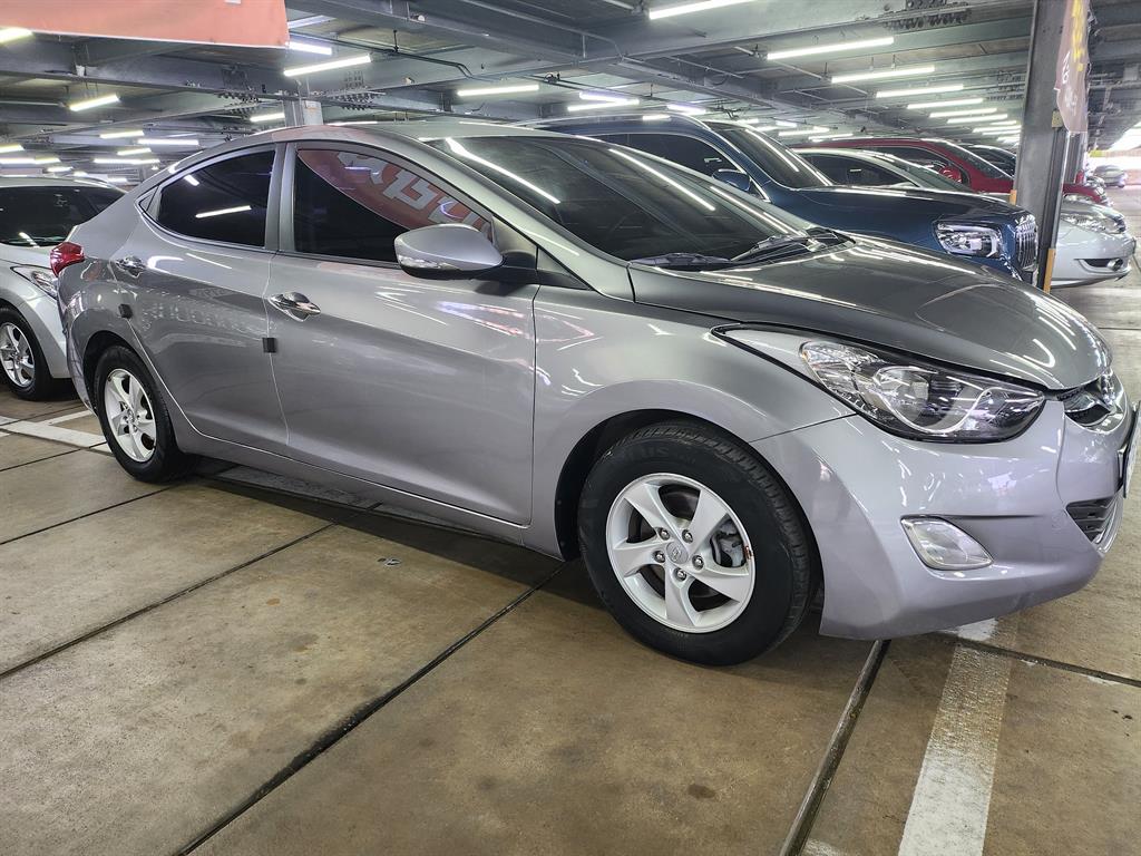 HYUNDAI Avante - Vista 2