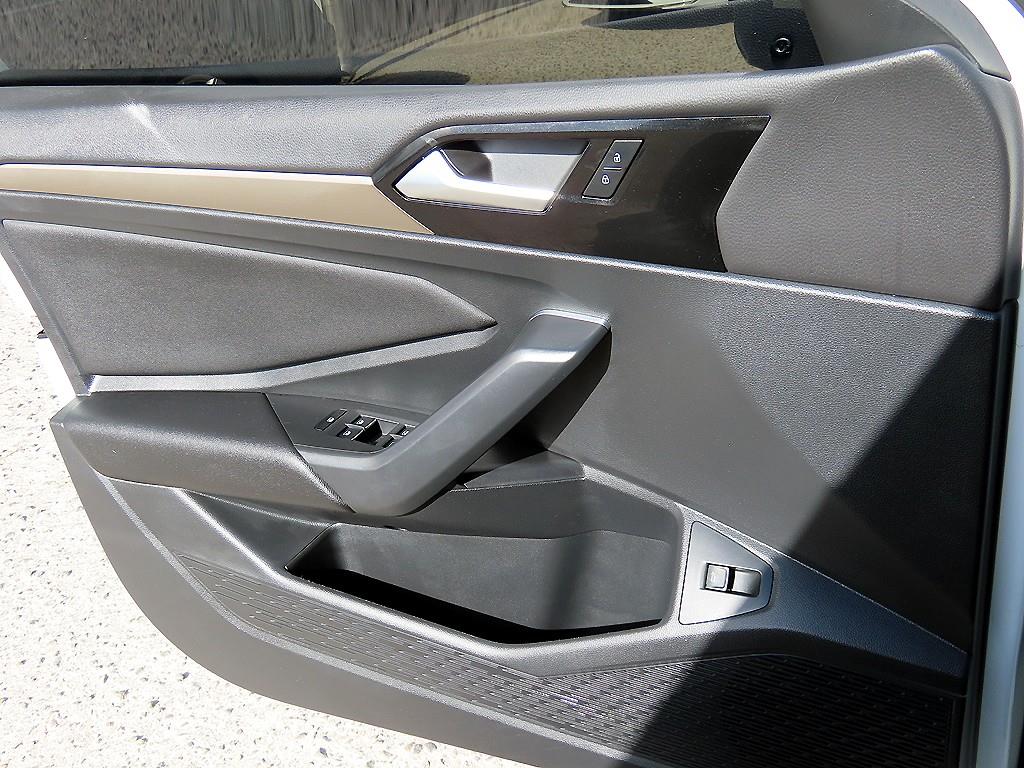 Volkswagen Jetta - Vista 11