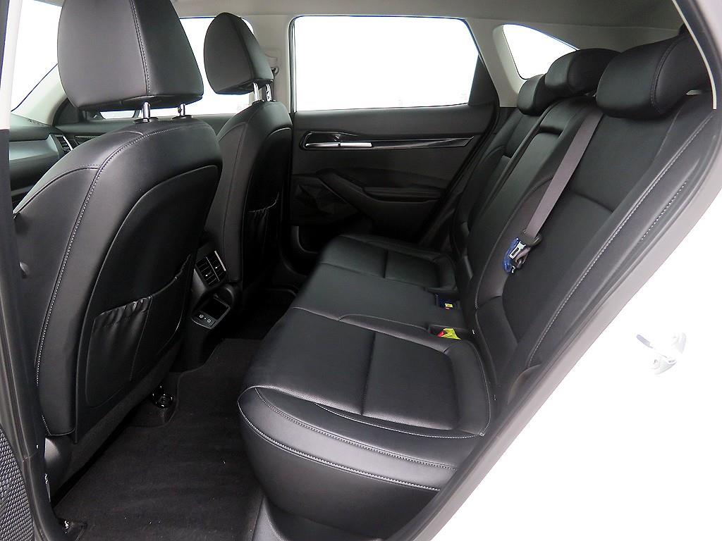 KIA Seltos - Vista 8