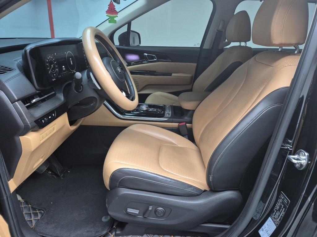 KIA Carnival - Vista 11