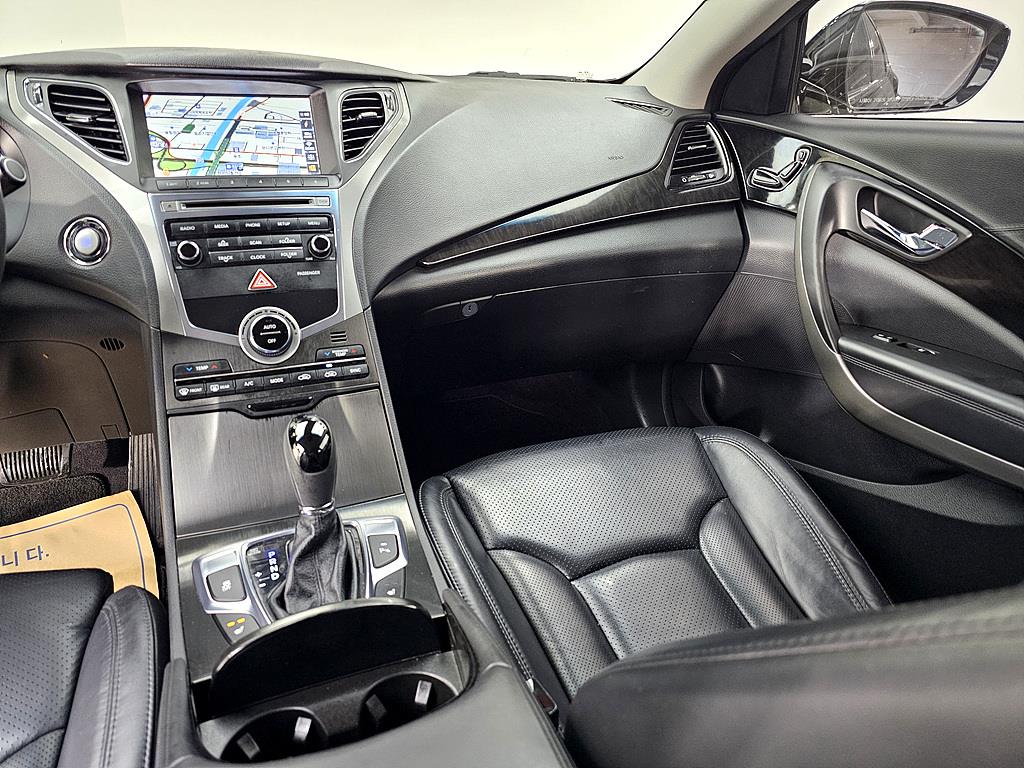 HYUNDAI Grandeur - Vista 10