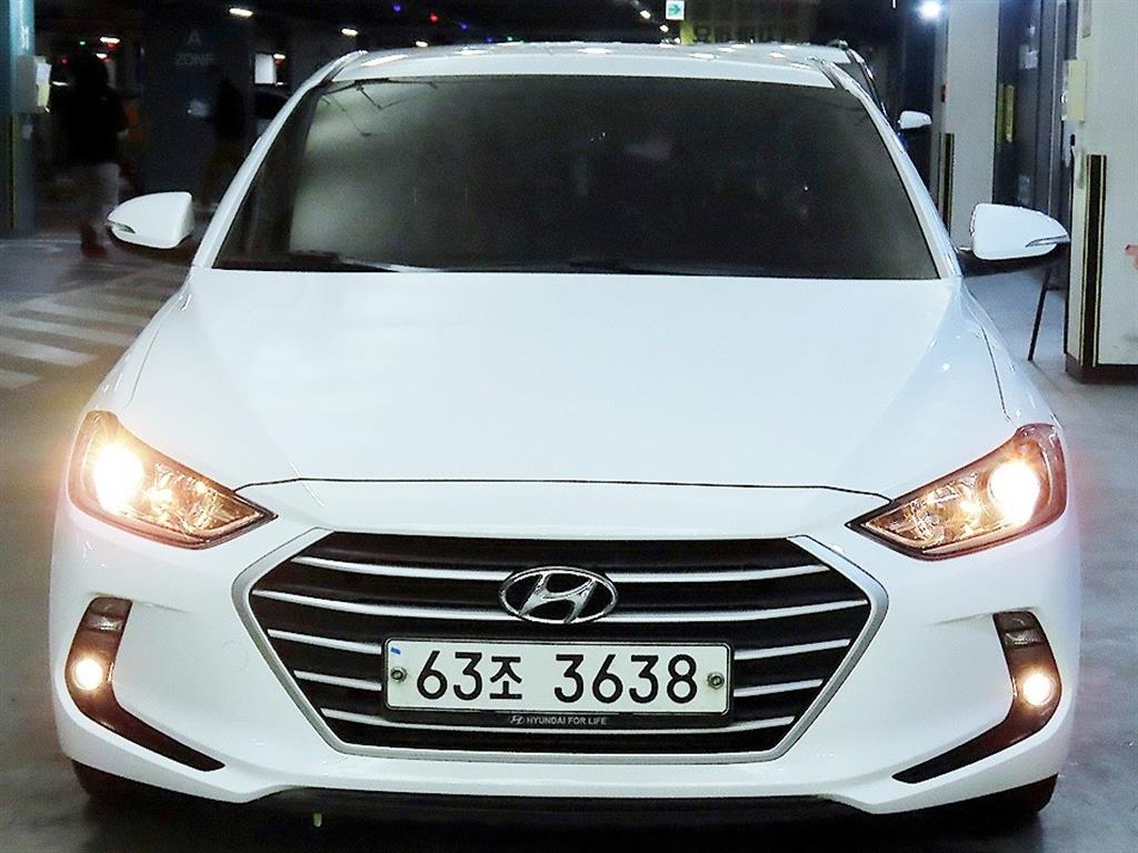 HYUNDAI Avante - Vista 2