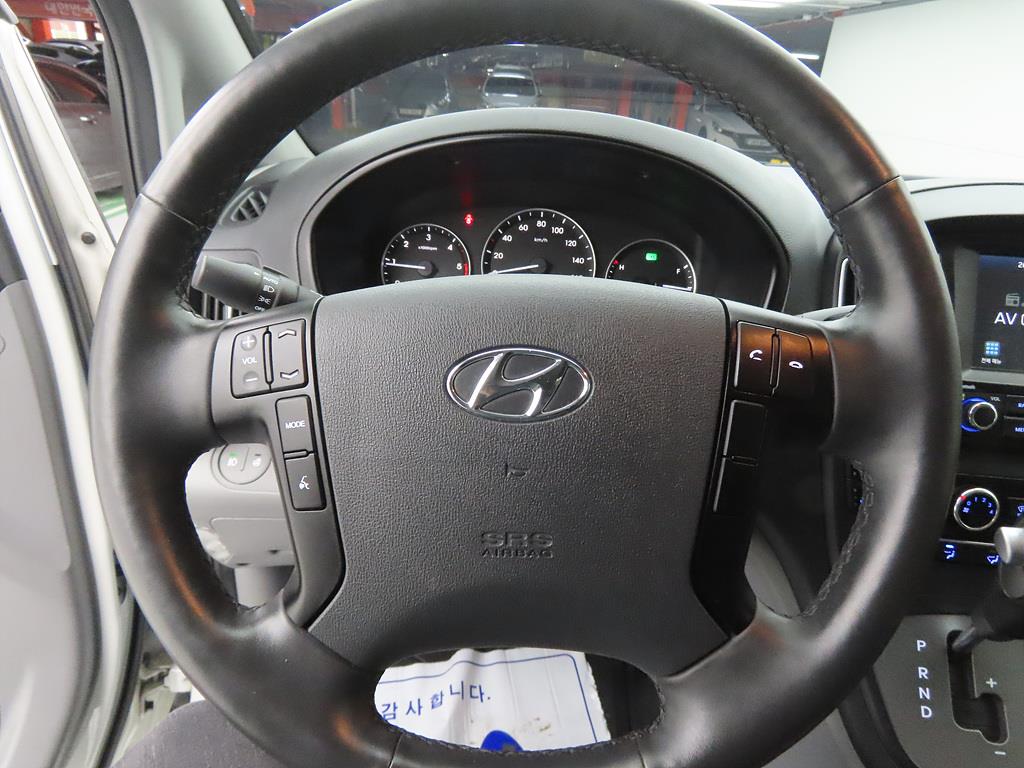 HYUNDAI Starex - Vista 9