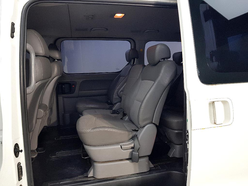 HYUNDAI Starex - Vista 9