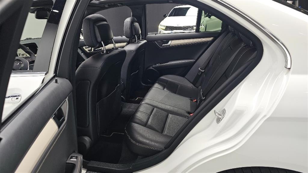 Mercedes Benz C Class - Vista 11