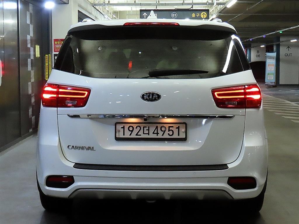 KIA Carnival - Vista 5