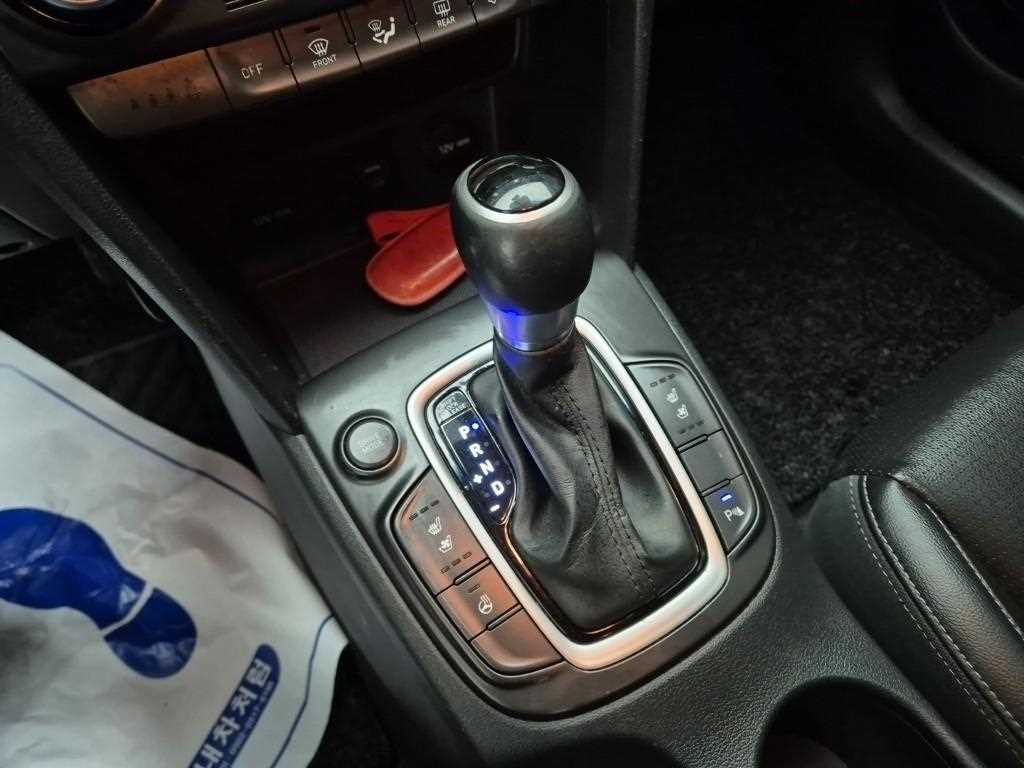 HYUNDAI Kona - Vista 8