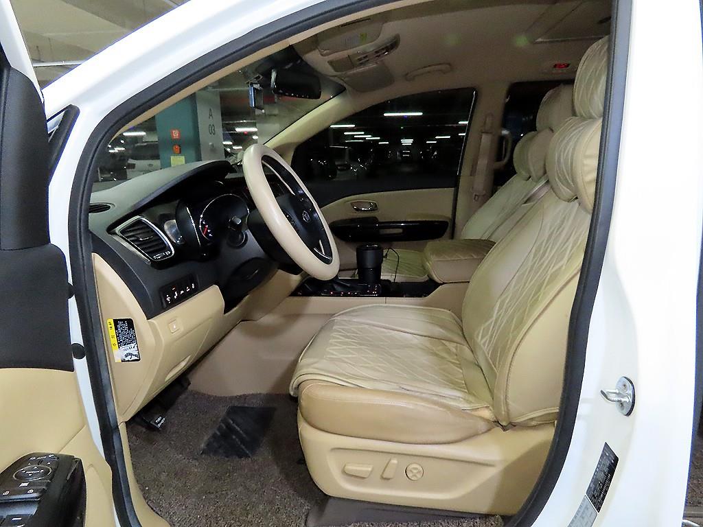 KIA Carnival - Vista 6