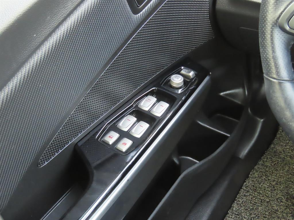 Ssangyong Tivoli 2019 Blanco - Importación desde Corea - HF Imports Iquique - Foto 13