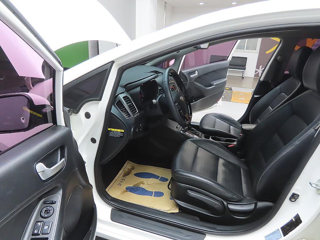 KIA K3 2016 the color of pearl - Importación desde Corea - HF Imports Iquique - Foto 8