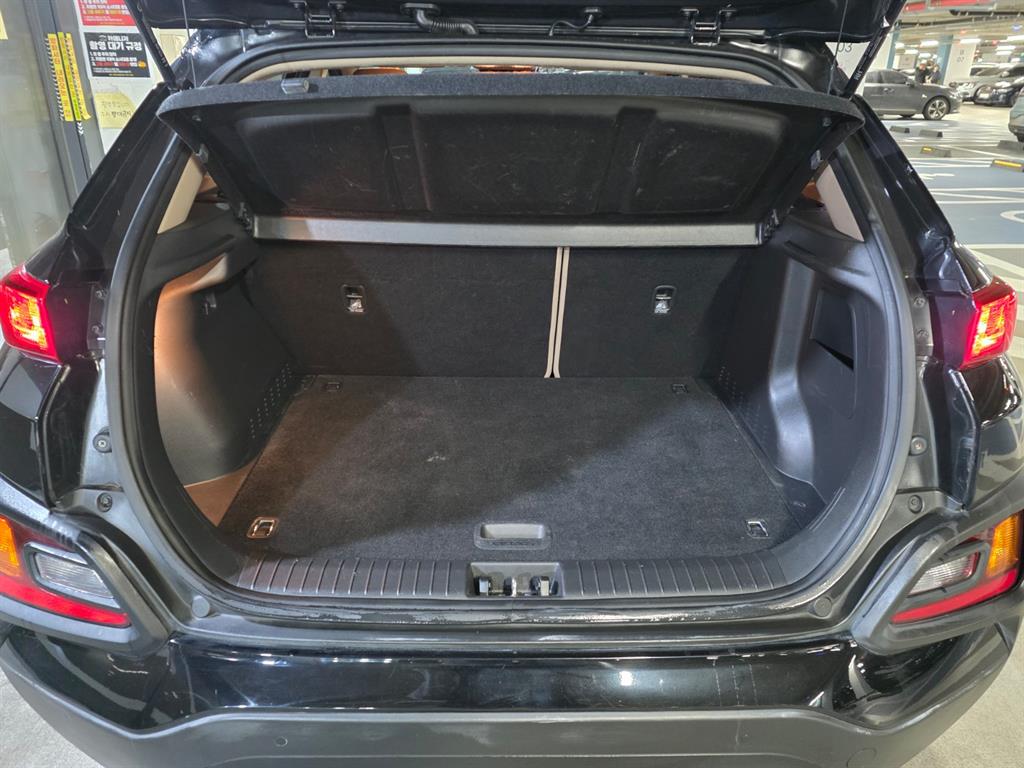 HYUNDAI Kona - Vista 5