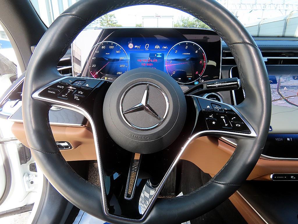 Mercedes Benz E class - Vista 8