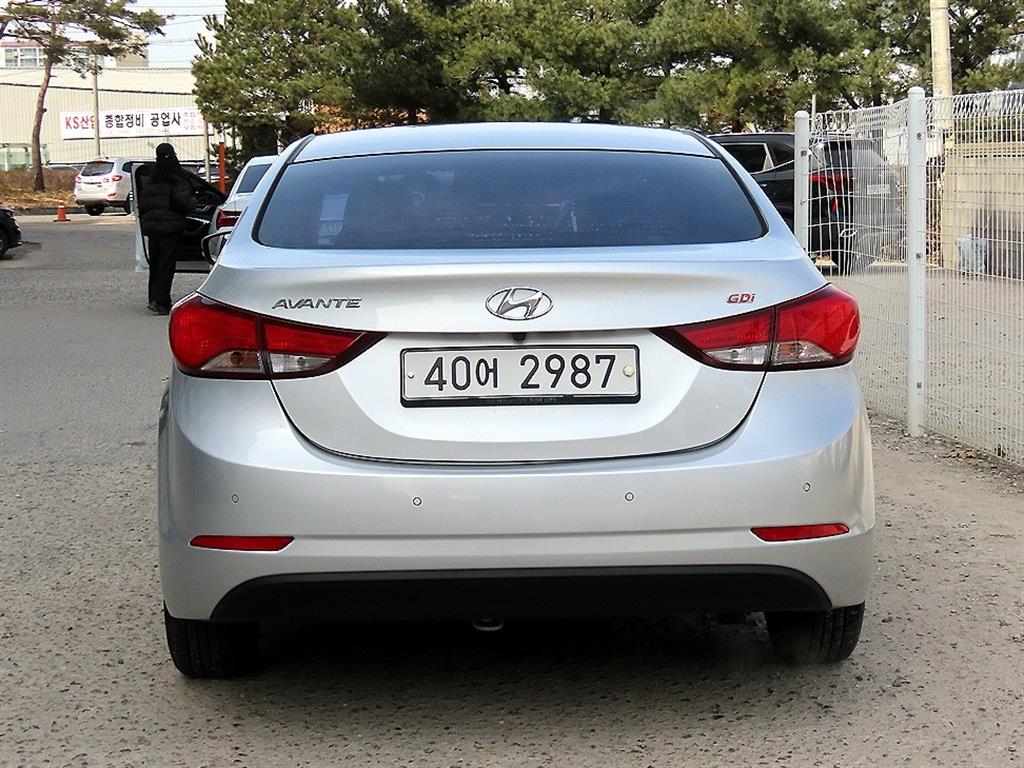 HYUNDAI Avante - Vista 4
