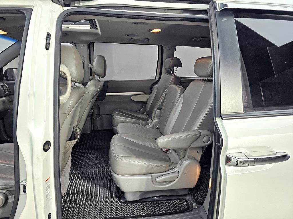 KIA Carnival - Vista 9