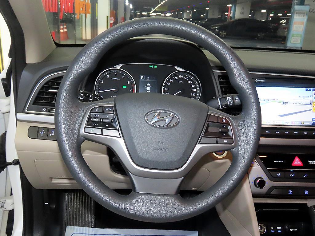 HYUNDAI Avante - Vista 8