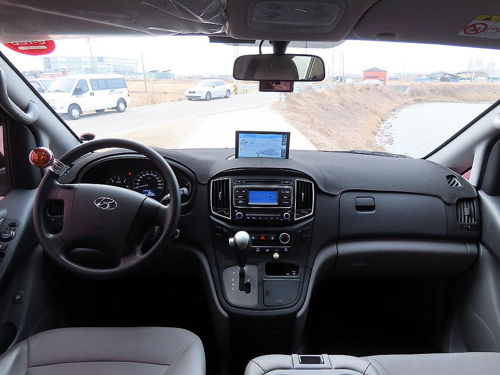 HYUNDAI Starex - Vista 8