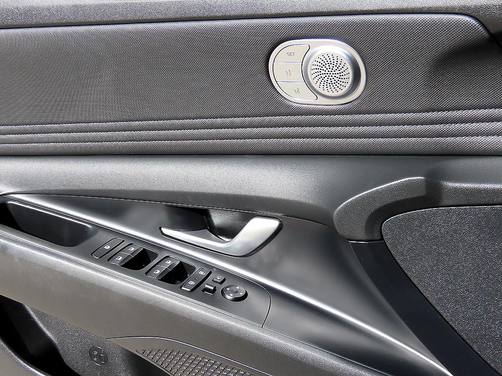 HYUNDAI Avante - Vista 11