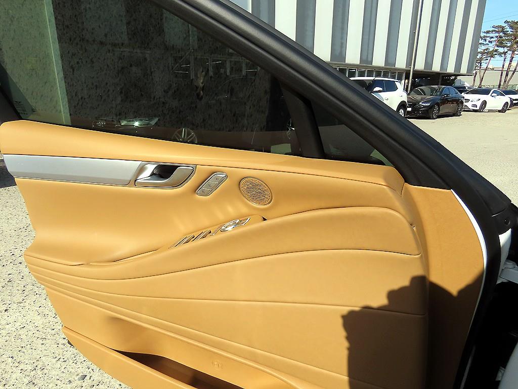 Genesis G80 - Vista 12