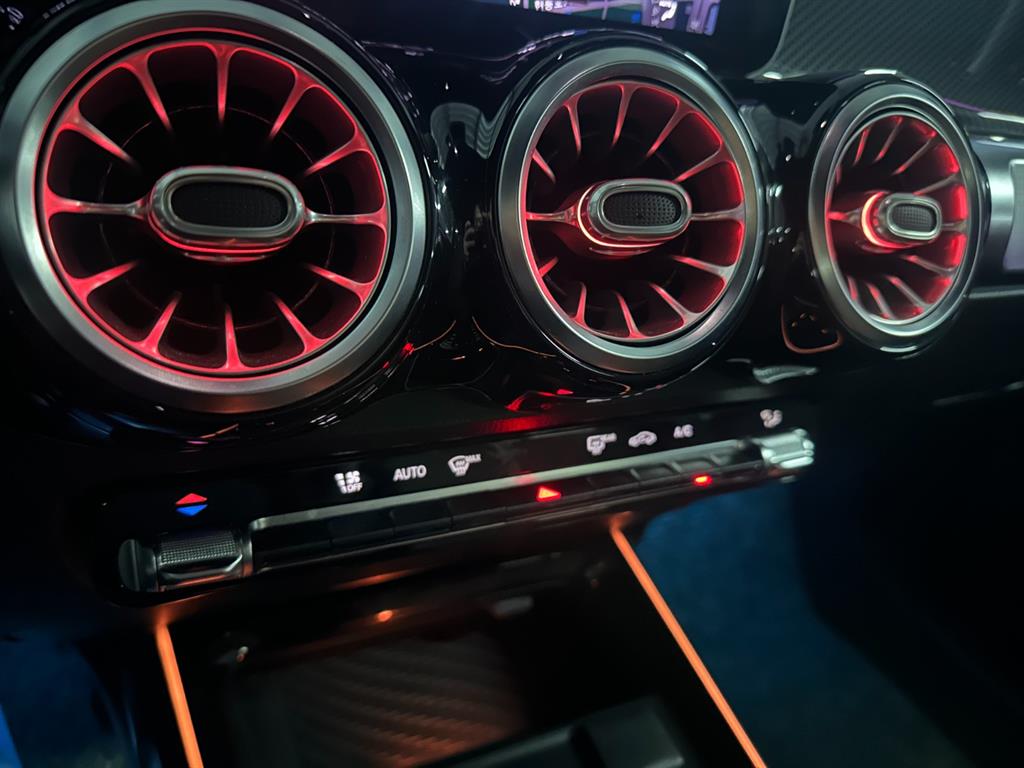 Mercedes Benz GLB Class - Vista 12