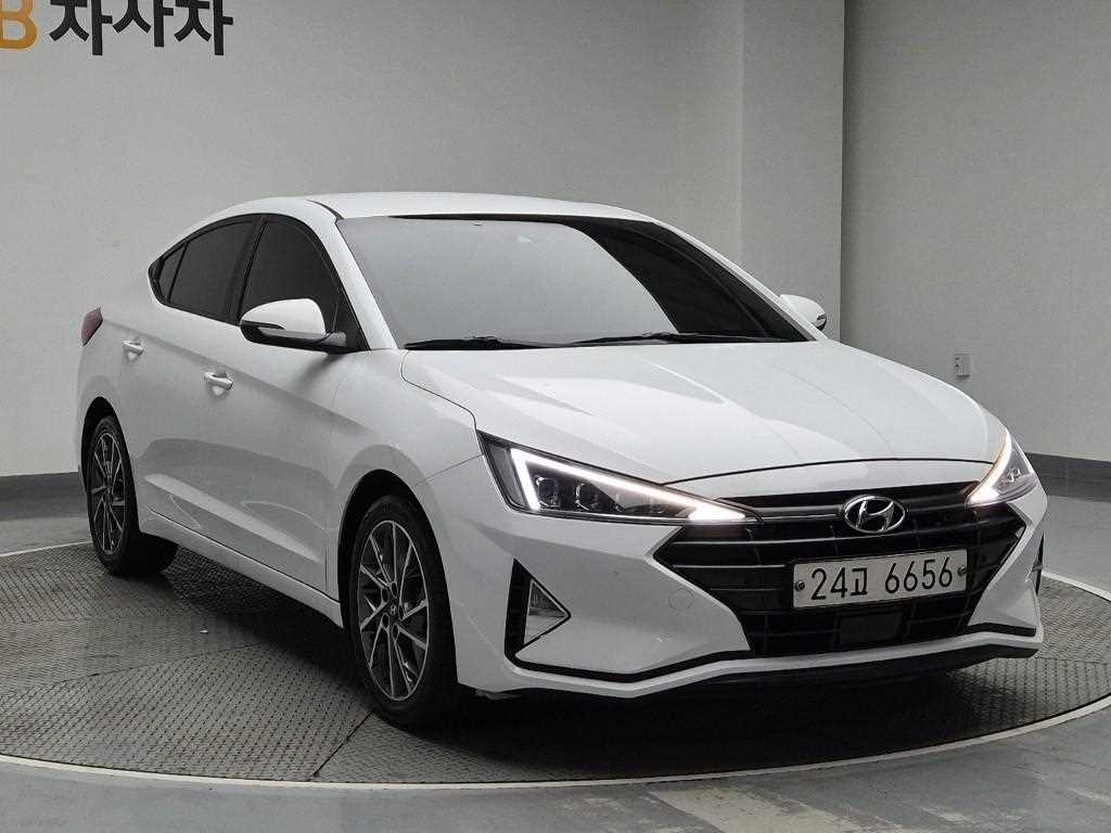 HYUNDAI Avante - Vista 4