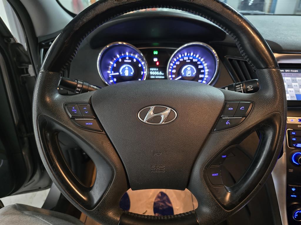 HYUNDAI Sonata - Vista 8