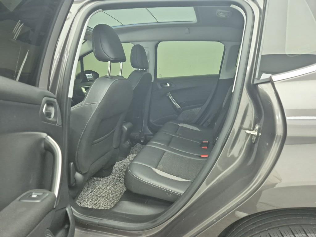 Peugeot 2008 - Vista 12