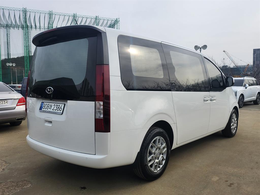 HYUNDAI Staria - Vista 4