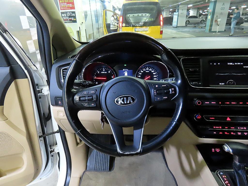 KIA Carnival - Vista 9