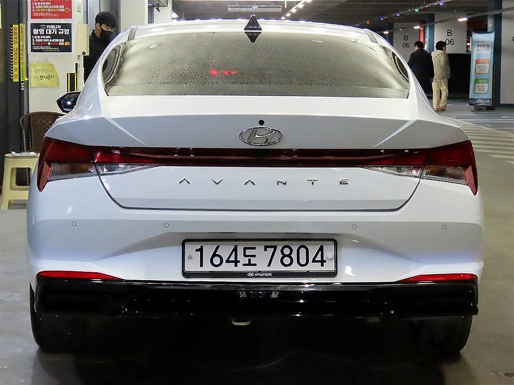 HYUNDAI Avante - Vista 5