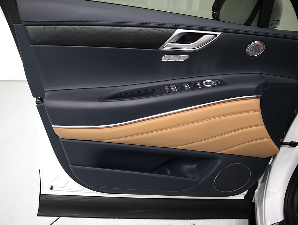 Genesis GV80 - Vista 8