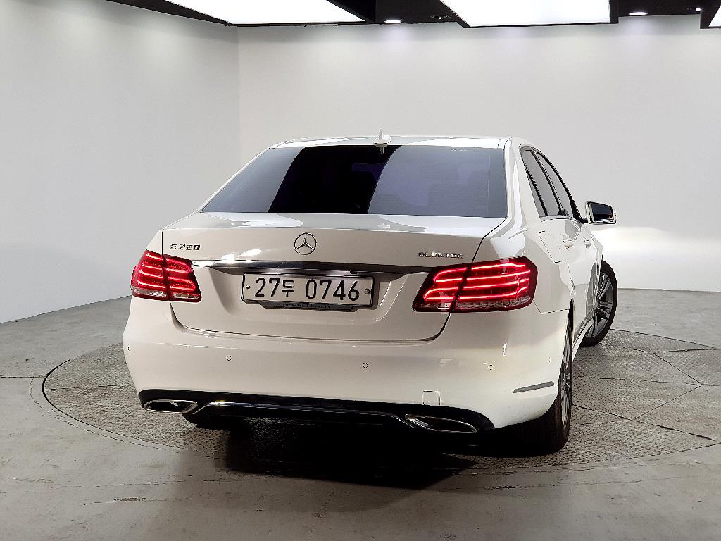 Mercedes Benz E class - Vista 3