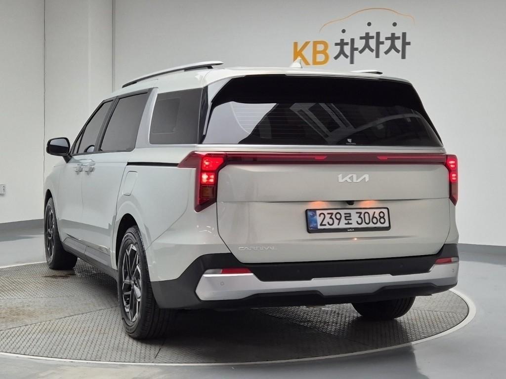 KIA Carnival - Vista 4