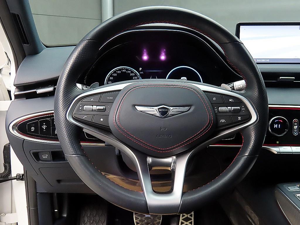 Genesis GV70 - Vista 9